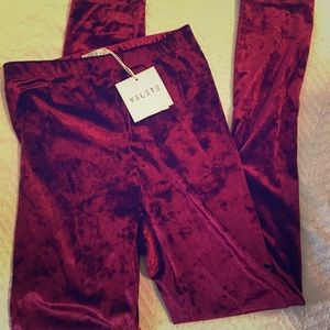 Yelete burgundy velvet feel leggings size M.